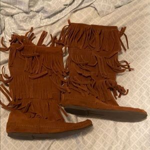 minnetonka boots